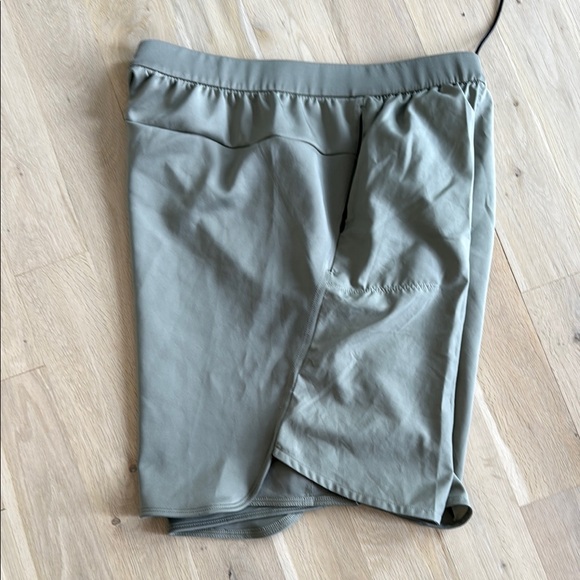 adidas Men's Athletic Gray Shorts - 9’ (Size M) - Picture 3 of 5